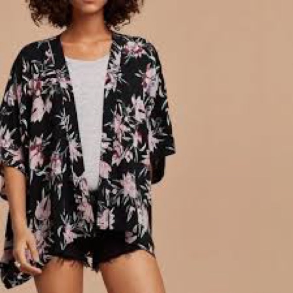 ARITZIA TALULA Cosima Floral Kimono Open Cape Oversized Cardigan Black XXS/XS - Picture 4 of 16